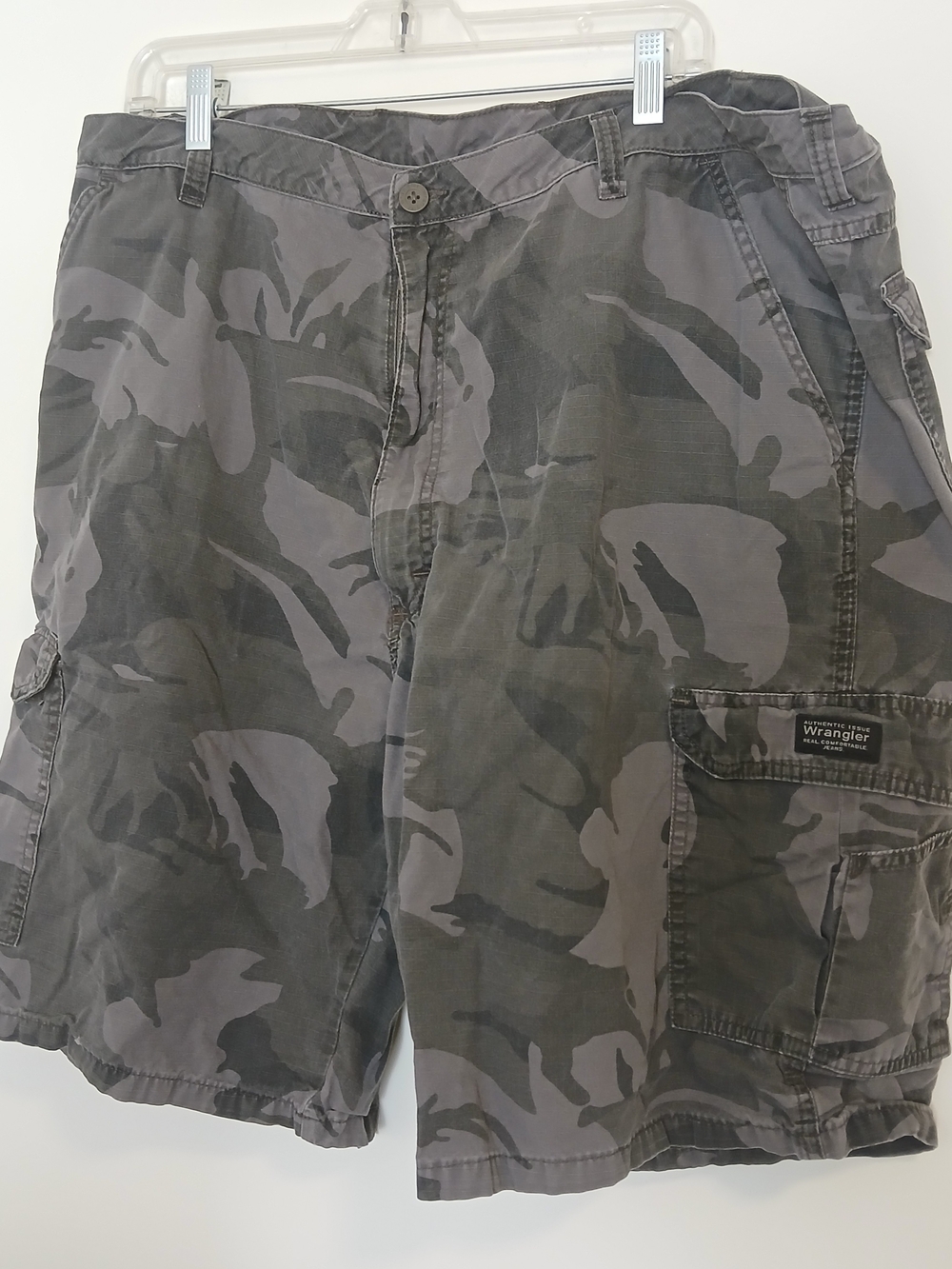 Wrangler Men's Gray Camouflage Cargo Shorts